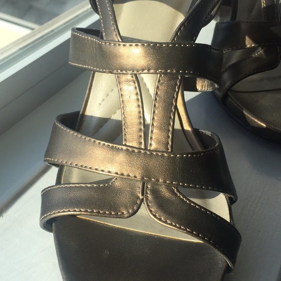 KIM ROGERS gold sandals - Picture 3 of 8